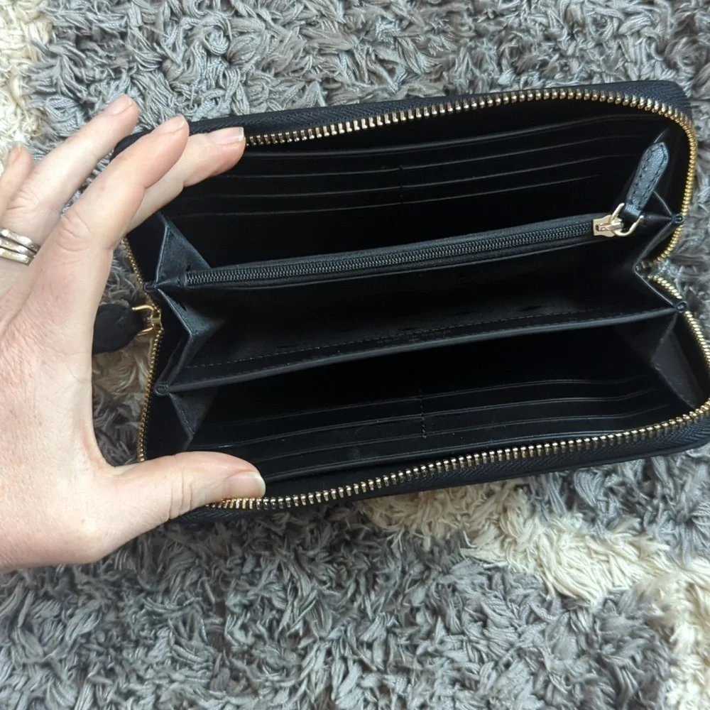 Kate Spade New York Chelsea Large Continental Wallet Black And Gold